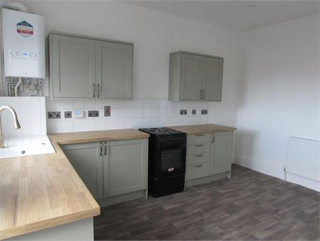 3 bedroom flat to rent - Photo 4