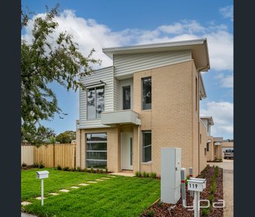 Brand New Street-Facing Townhouse in a Prime Pocket - Photo 5