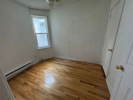 For Lease - 57 Hiawatha Avenue Unit# Upper, Toronto, Ontario - Photo 3