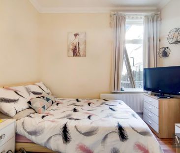3 bedroom flat to rent - Photo 6