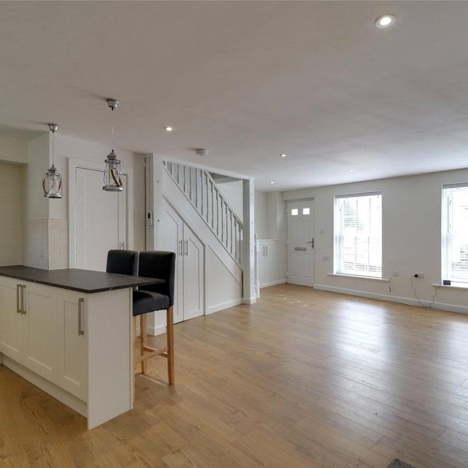 2 bedroom end of terrace house to rent - Photo 1