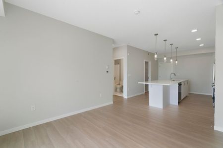 33 Carringham Gate Northwest, Calgary - Photo 2