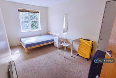 2 bedroom flat to rent - Photo 3
