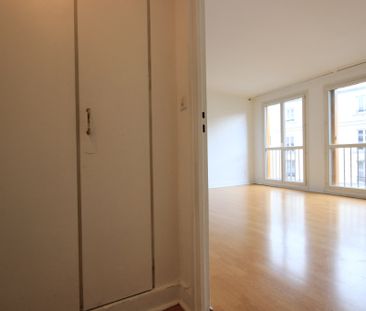 Appartement a louer Paris - Loyer €929/mois charges comprises ** - Photo 3