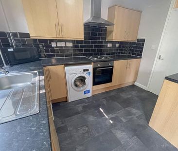 5 bedroom flat to rent - Photo 1