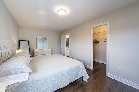 For Lease - 2 Grace Crescent, Barrie, Ontario - Photo 2