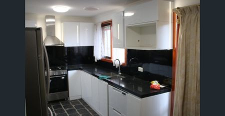 3 Bed room independent house available for rent near to station - Photo 5