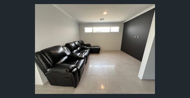 Spacious Seaside Living – Premium Rental Opportunity in WA 6037 - Photo 1