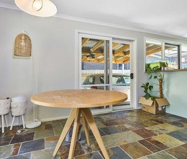 1 Donald Close, Kilsyth - Photo 1