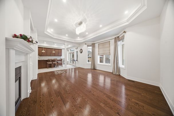 For Lease - 3290 Erin Centre Boulevard, Mississauga, Ontario - Photo 1