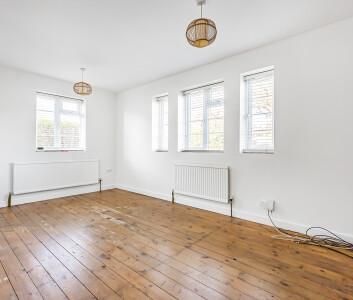 3 bedroom end of terrace house to rent - Photo 2