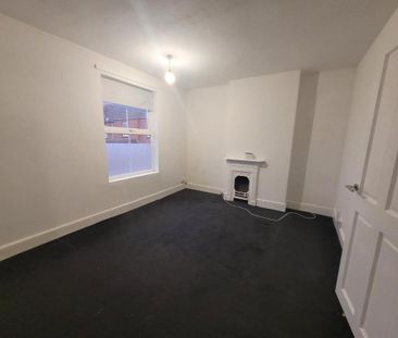 2 bedroom end of terrace house to rent - Photo 4