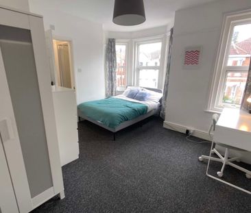 Lovely professional house share in Southampton Centre Room 1 - Photo 6