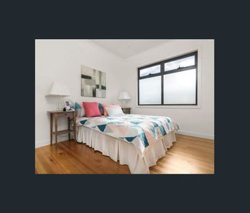 Modern Stylish Townhouse - Photo 3