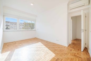 APARTAMENTO T2+1 NA AV ESTADOS UNIDOS DA AMÉRICA - LISBOA