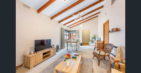 Immaculate Townhouse - Photo 3