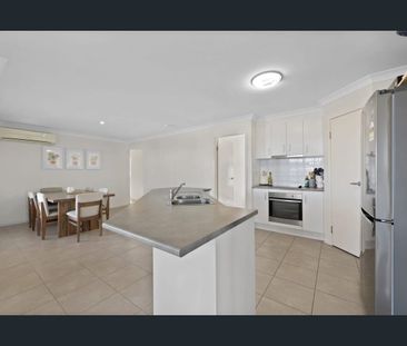 Spacious 4-Bedroom, 2-Living Gem with Solar - Photo 3