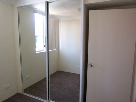 2 Bedroom Apartment with ensuite, Stunning open city and district views - Photo 2