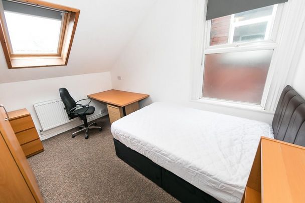 Headingley Avenue, Leeds - Photo 1