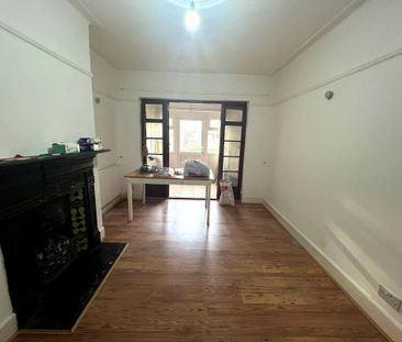 4 bedroom end of terrace house to rent - Photo 4