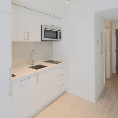 Modern 1-Bed Condo Suite at Bathurst and Front - Photo 4