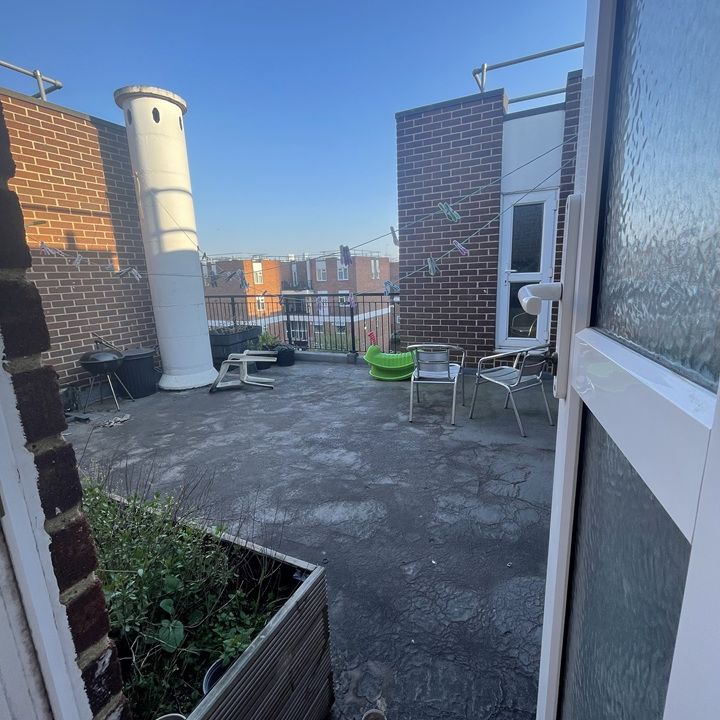 2 Bed Maisonette, Thomas Burt House, E2 - Photo 1