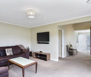 Modern, Sunny 2-Bedroom Townhouse - Photo 3
