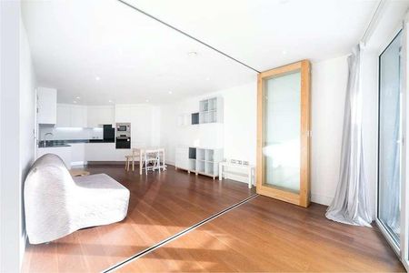 Gateway Tower, Western Gateway, Royal Victoria, E16 - Photo 2