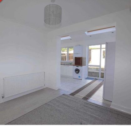 Tiverton Road, Edgware, HA8 - Photo 1