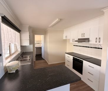 1 / 45 Mayfair Drive, West Wodonga - Photo 2