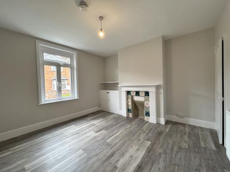 2 bedroom semi-detached house to rent - Photo 2