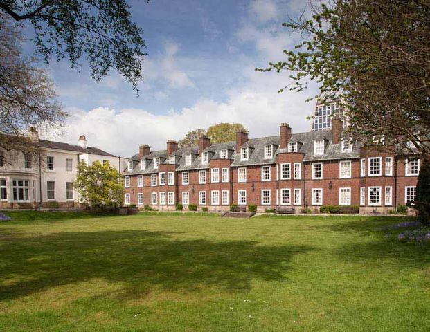 Ashburne Hall - Photo 1