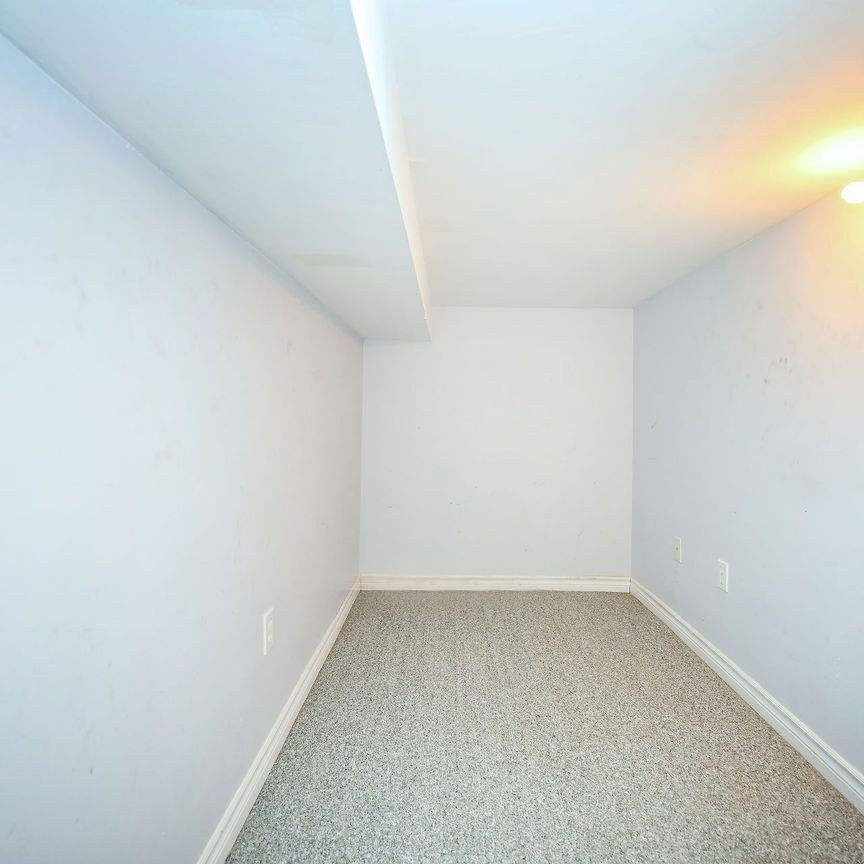 For Lease - 514 Navigator Drive, Mississauga, Ontario - Photo 1