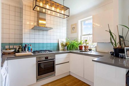 3 bedroom flat to rent - Photo 4