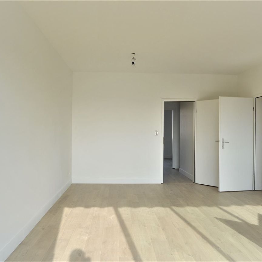 Gerenoveerd twee slaapkamer appartement met prachtig zicht en terrassen! - Photo 1