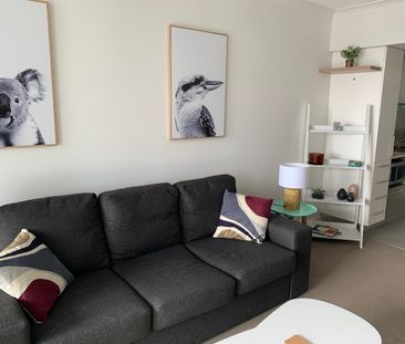 MANTRA RESIDENCES - SOUTHPORT CENTRAL 1 BEDROOM FURNISHED UNIT - Photo 1