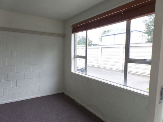 Two bedroom unit with a single garage in the popular Merivale location! - Photo 1