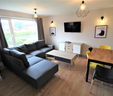 4 bedroom semi-detached house to rent - Photo 2