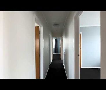 Spacious Home - Photo 2