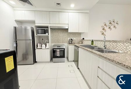 3 Bed | Maids | Vacant | Modern Townhouse - Photo 3