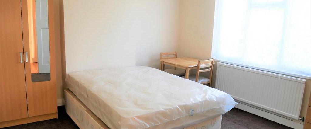 1 bedroom semi-detached house to rent - Photo 1