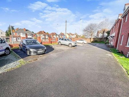 Bickon Drive, Quarry Bank, Brierley Hill, DY5 - Photo 4