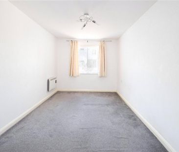 3 bedroom flat to rent - Photo 2