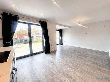 High Street, Henley-In-Arden - Photo 2