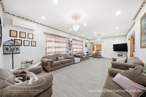 Family Home with Granny Flat Combined Rare Opportunity! - Photo 1