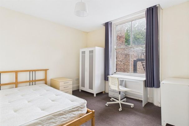 4 bedroom property to rent - Photo 1