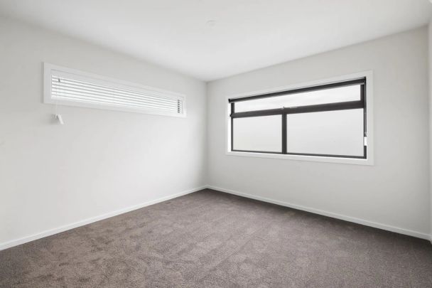 Stylish, Light-Filled Living in Safety Beach - Photo 1