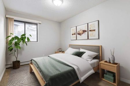 - 2 Bedroom at Lakewood Manor - Photo 5
