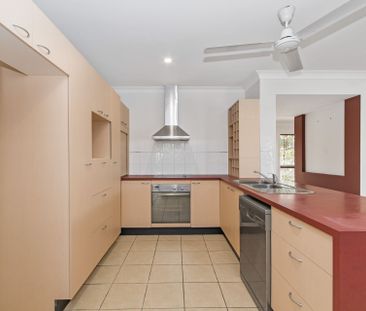 Family Home in Kirwan! - Photo 3