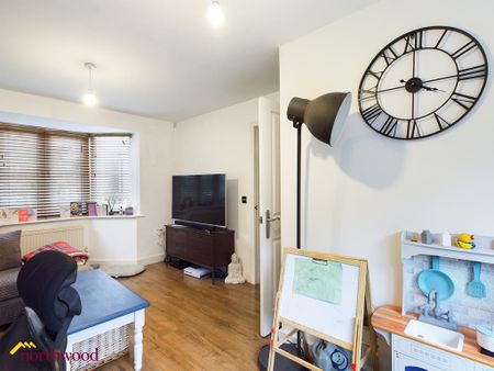 3 bedroom semi-detached house to rent - Photo 2